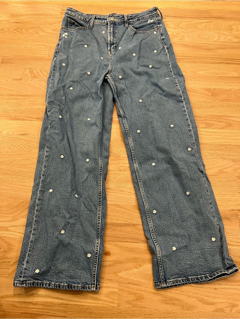 Old Navy Blue Denim Wide-Leg Jeans with White Daisy Embroidery